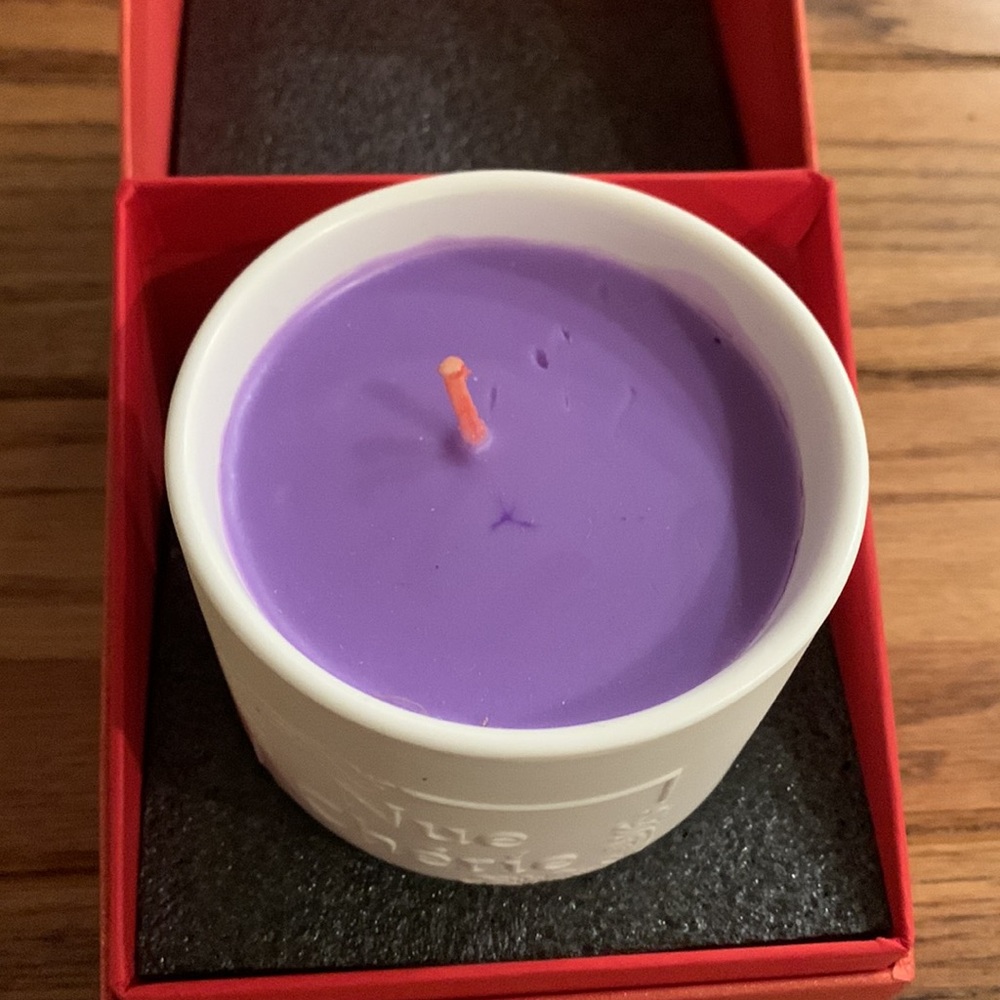 Nue Cherie French lavender candle - Picture 3 of 7